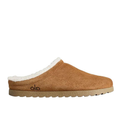 Alo Sherpa Recovery Slipper in the saddle colorway